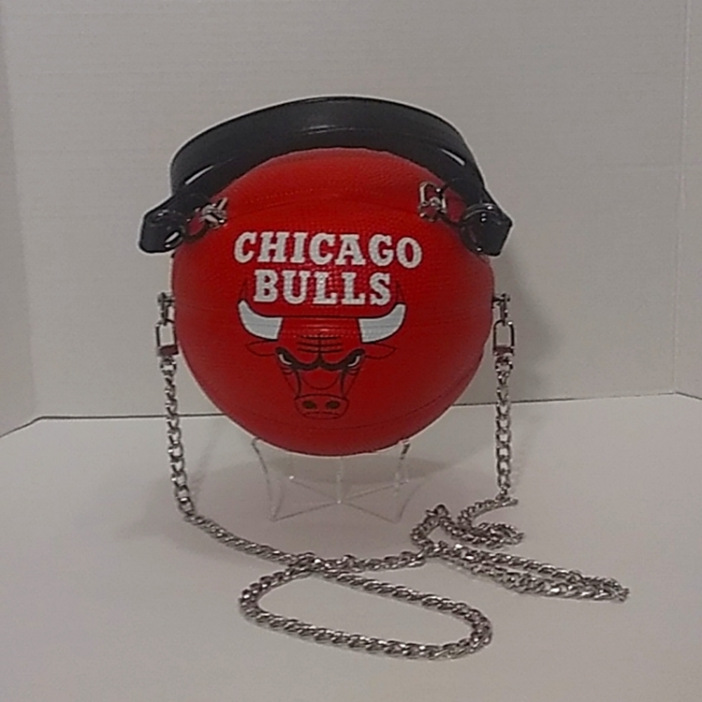 NWT LIMITED EDITION HANDMADE CHICAGO BULLS SMALL BASKETBALL PURSE π - Picture 3 of 17